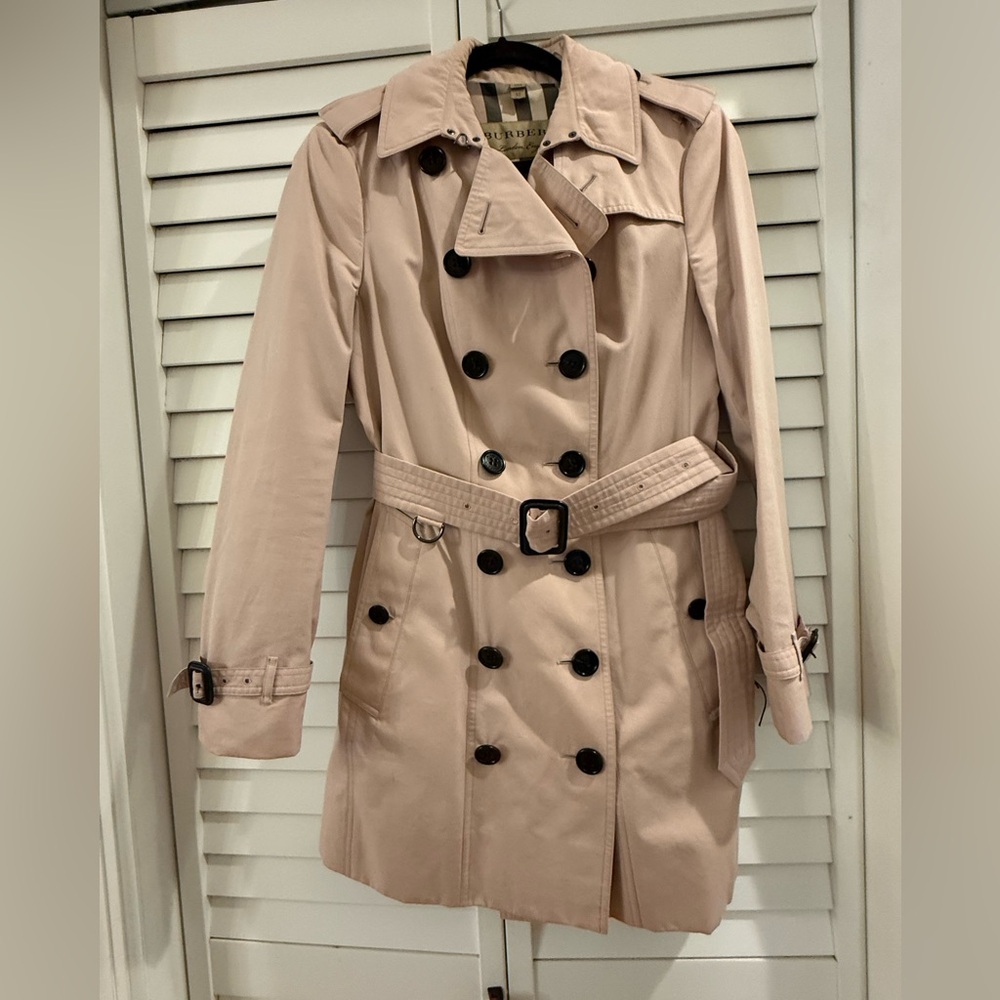 Authentic Burberry Light Pink Trench Coat - Picture 5 of 15